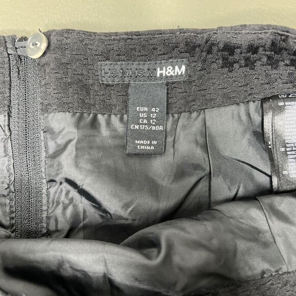 H&M Black Patterned Skirt Women Size 12 Short Ruched Barrel Hip Center Back Zip - Picture 2 of 5